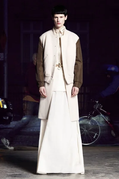 Look 25